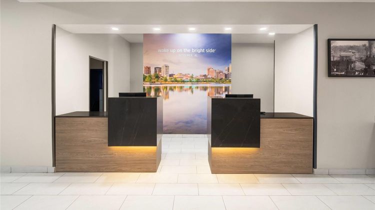 La Quinta Inn & Suites by Wyndham Bessemer Lobby