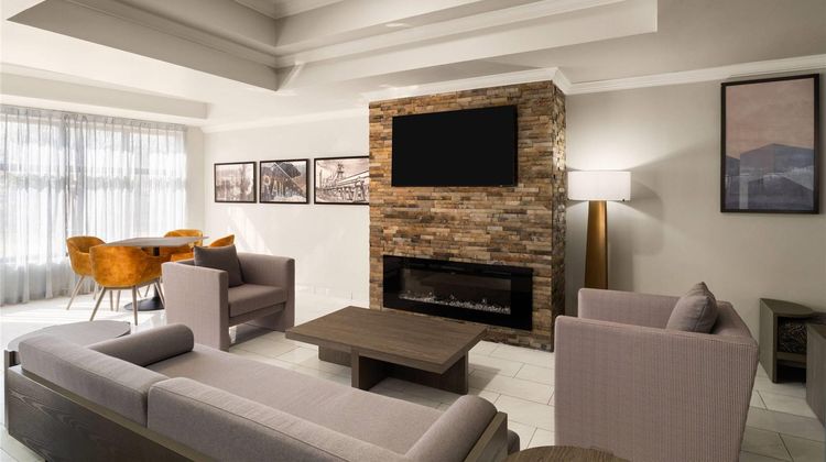 La Quinta Inn & Suites by Wyndham Bessemer Lobby