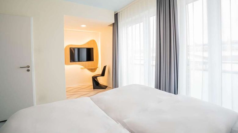 <b>Prize by Radisson, Dresden Mitte Room</b>. Images powered by <a href="https://iceportal.shijigroup.com/" title="IcePortal" target="_blank">IcePortal</a>.