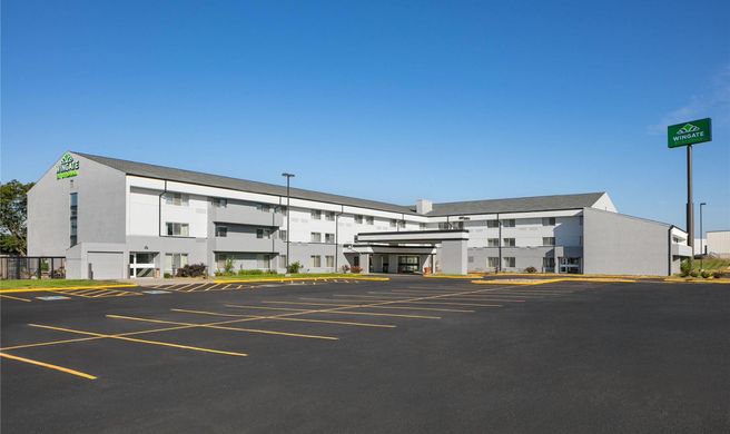 Wingate by Wyndham Lincoln Airport E. Exterior