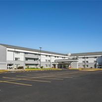 Wingate by Wyndham Lincoln Airport E.