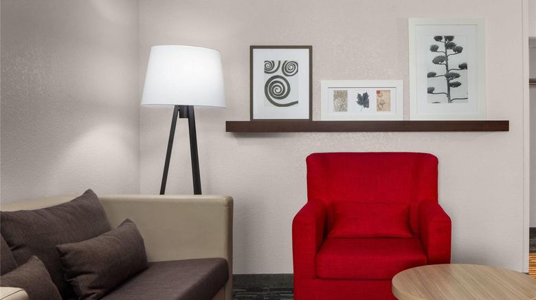 <b>Wingate by Wyndham Lincoln Airport E. Suite</b>. Images powered by <a href="https://iceportal.shijigroup.com/" title="IcePortal" target="_blank">IcePortal</a>.
