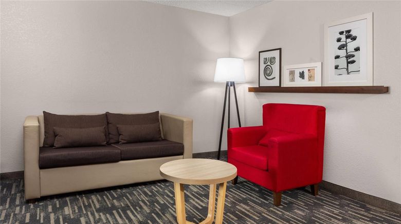 <b>Wingate by Wyndham Lincoln Airport E. Suite</b>. Images powered by <a href="https://iceportal.shijigroup.com/" title="IcePortal" target="_blank">IcePortal</a>.
