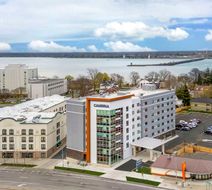 Cambria Hotel Niagara Falls Exterior