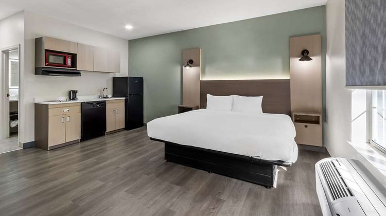 Quality Inn & Suites Columbia Harbison Room