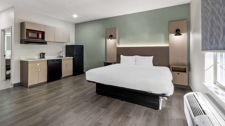 <b>Quality Inn & Suites Columbia Harbison Room</b>. Images powered by <a href="https://iceportal.shijigroup.com/" title="IcePortal" target="_blank">IcePortal</a>.