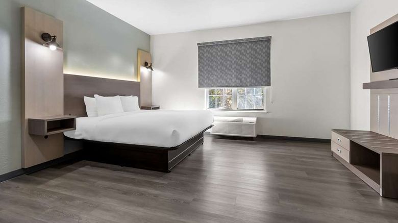 <b>Quality Inn & Suites Columbia Harbison Room</b>. Images powered by <a href="https://iceportal.shijigroup.com/" title="IcePortal" target="_blank">IcePortal</a>.