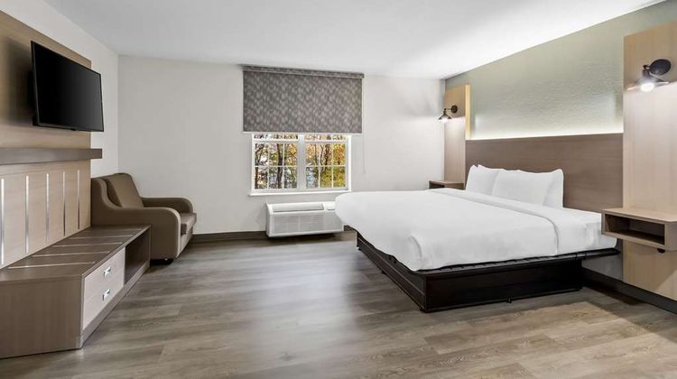 Quality Inn & Suites Columbia Harbison Suite