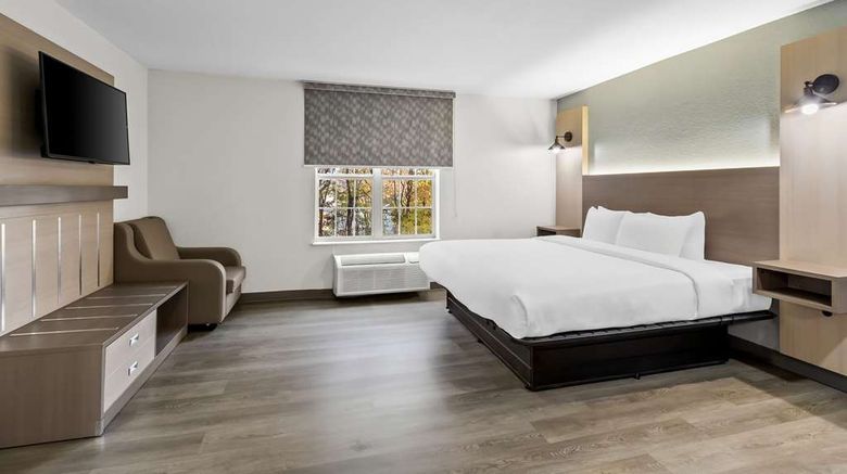 <b>Quality Inn & Suites Columbia Harbison Suite</b>. Images powered by <a href="https://iceportal.shijigroup.com/" title="IcePortal" target="_blank">IcePortal</a>.
