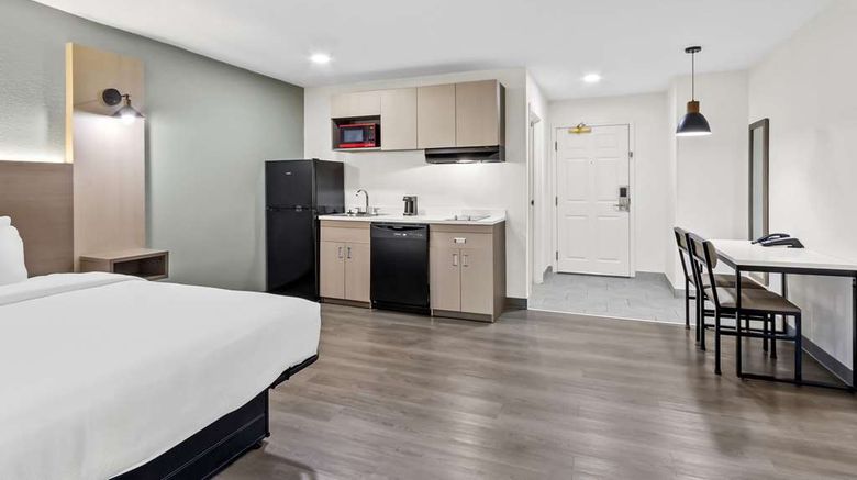 <b>Quality Inn & Suites Columbia Harbison Suite</b>. Images powered by <a href="https://iceportal.shijigroup.com/" title="IcePortal" target="_blank">IcePortal</a>.