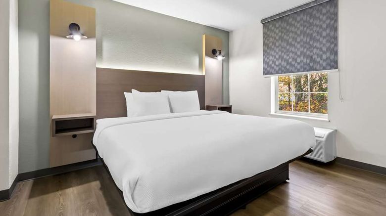 <b>Quality Inn & Suites Columbia Harbison Suite</b>. Images powered by <a href="https://iceportal.shijigroup.com/" title="IcePortal" target="_blank">IcePortal</a>.