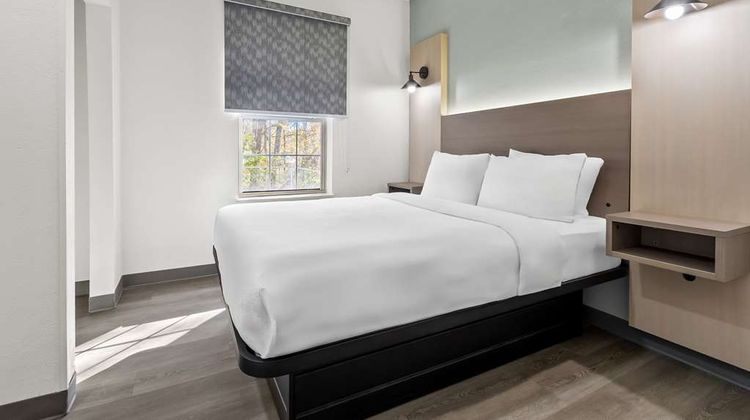 Quality Inn & Suites Columbia Harbison Suite