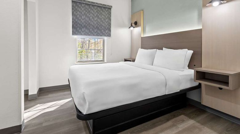 <b>Quality Inn & Suites Columbia Harbison Suite</b>. Images powered by <a href="https://iceportal.shijigroup.com/" title="IcePortal" target="_blank">IcePortal</a>.