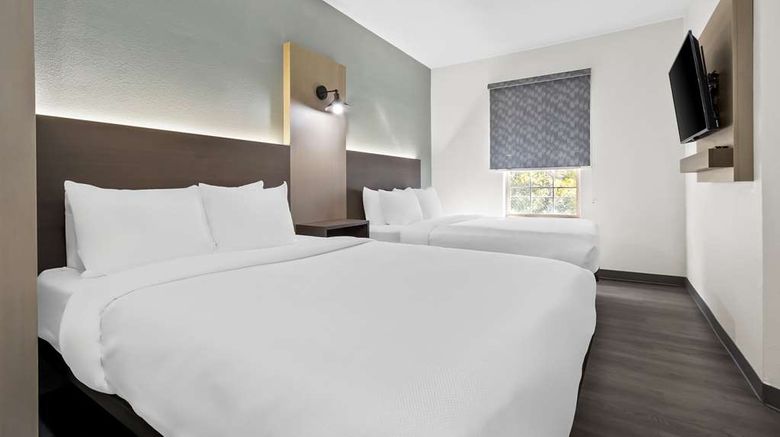 <b>Quality Inn & Suites Columbia Harbison Suite</b>. Images powered by <a href="https://iceportal.shijigroup.com/" title="IcePortal" target="_blank">IcePortal</a>.