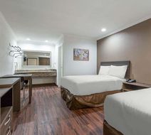 Baymont by Wyndham Bakersfield Room