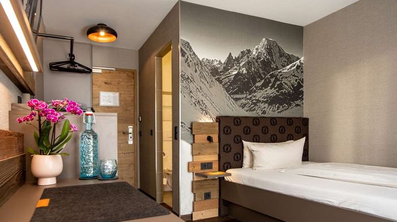 <b>Arcus Hotel Room</b>. Images powered by <a href="https://iceportal.shijigroup.com/" title="IcePortal" target="_blank">IcePortal</a>.