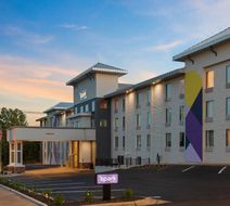Spark by Hilton Branson Meadows Exterior