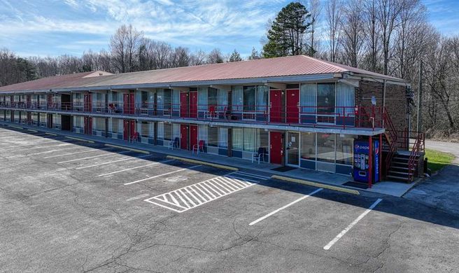 Americas Best Value Inn Stearns, KY Exterior