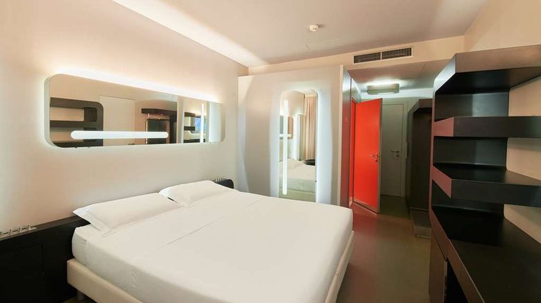 <b>San Ranieri Hotel Room</b>. Images powered by <a href="https://iceportal.shijigroup.com/" title="IcePortal" target="_blank">IcePortal</a>.