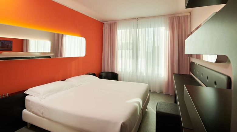 <b>San Ranieri Hotel Room</b>. Images powered by <a href="https://iceportal.shijigroup.com/" title="IcePortal" target="_blank">IcePortal</a>.
