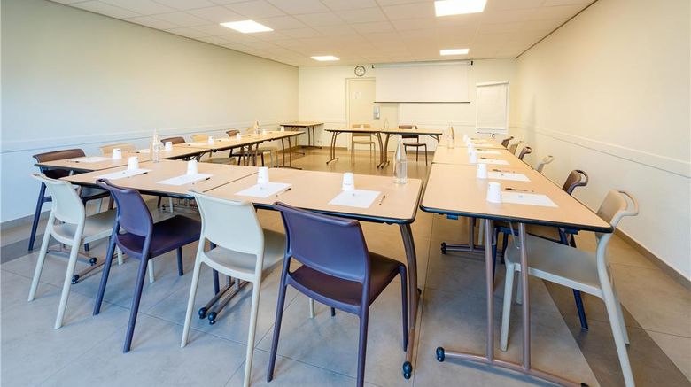 <b>Sure Hotel Best Western Rennes Chantepie Meeting</b>. Images powered by <a href="https://iceportal.shijigroup.com/" title="IcePortal" target="_blank">IcePortal</a>.
