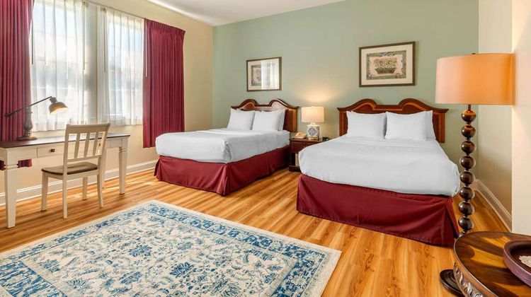 Carriage House Inn Newport Room