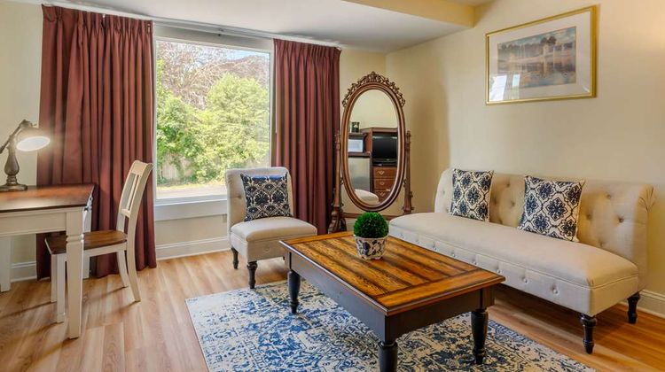 Carriage House Inn Newport Suite