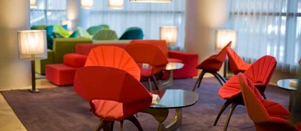 Hotel Reina Petronila Lobby