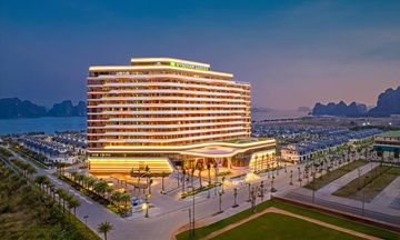 Wyndham Garden Sonasea Van Don