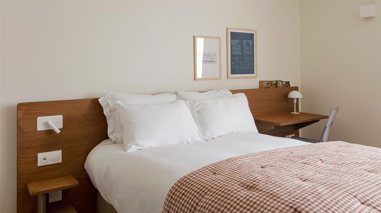 <b>Hotel Les Beaux Arts Room</b>. Images powered by <a href="https://iceportal.shijigroup.com/" title="IcePortal" target="_blank">IcePortal</a>.