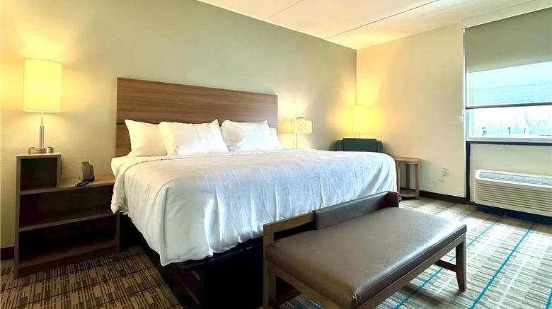 <b>MainStay Suites Chambersburg East Room</b>. Images powered by <a href="https://iceportal.shijigroup.com/" title="IcePortal" target="_blank">IcePortal</a>.