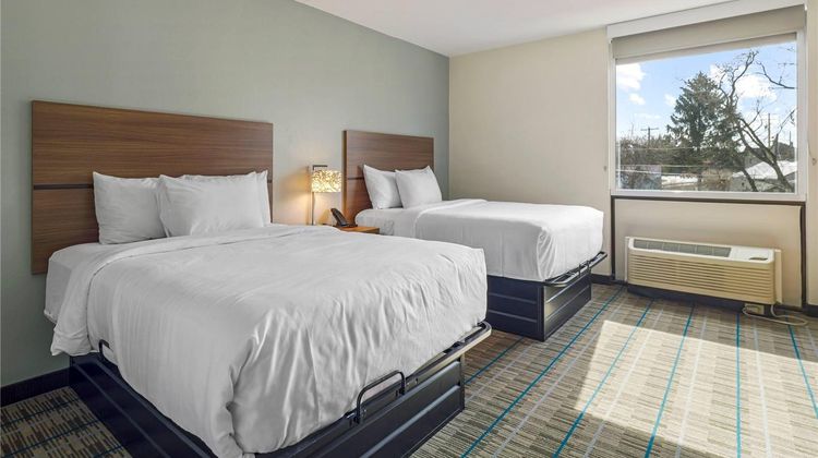 MainStay Suites Chambersburg East Room
