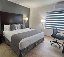 La Quinta Inn & Suites Reynosa Room