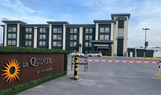 La Quinta Inn & Suites Reynosa Exterior