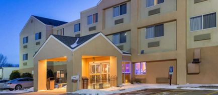 AmericInn by Wyndham Shopping Area Exterior