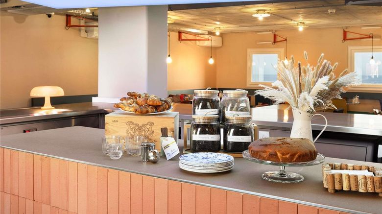<b>greet Hotel Airpt Promenade des Anglais Restaurant</b>. Images powered by <a href="https://iceportal.shijigroup.com/" title="IcePortal" target="_blank">IcePortal</a>.