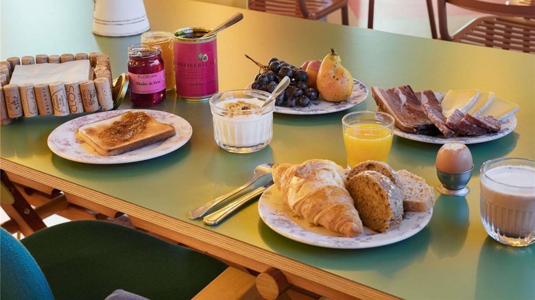 <b>greet Hotel Airpt Promenade des Anglais Restaurant</b>. Images powered by <a href="https://iceportal.shijigroup.com/" title="IcePortal" target="_blank">IcePortal</a>.