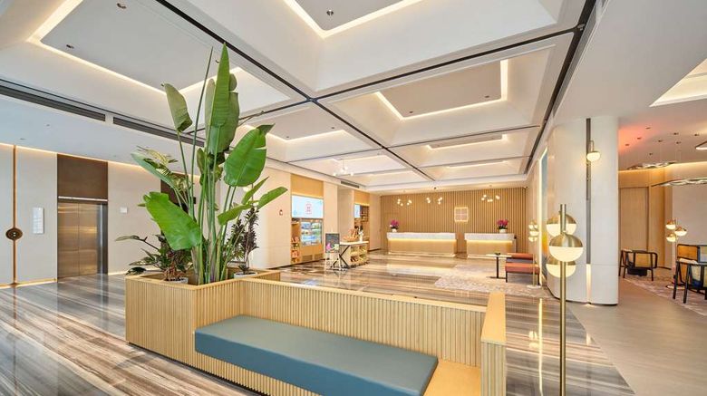 <b>Hilton Garden Inn Longxing Rd Lobby</b>. Images powered by <a href="https://iceportal.shijigroup.com/" title="IcePortal" target="_blank">IcePortal</a>.