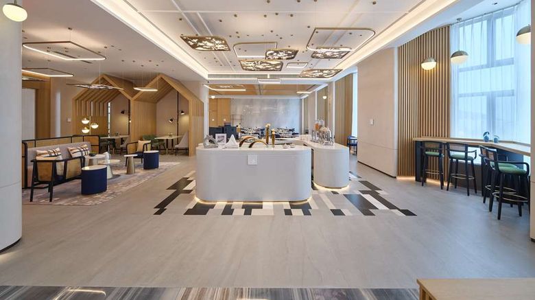 <b>Hilton Garden Inn Longxing Rd Lobby</b>. Images powered by <a href="https://iceportal.shijigroup.com/" title="IcePortal" target="_blank">IcePortal</a>.