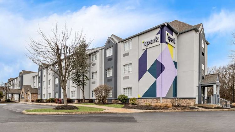 Spark by Hilton Sterling Dulles Airport Exterior