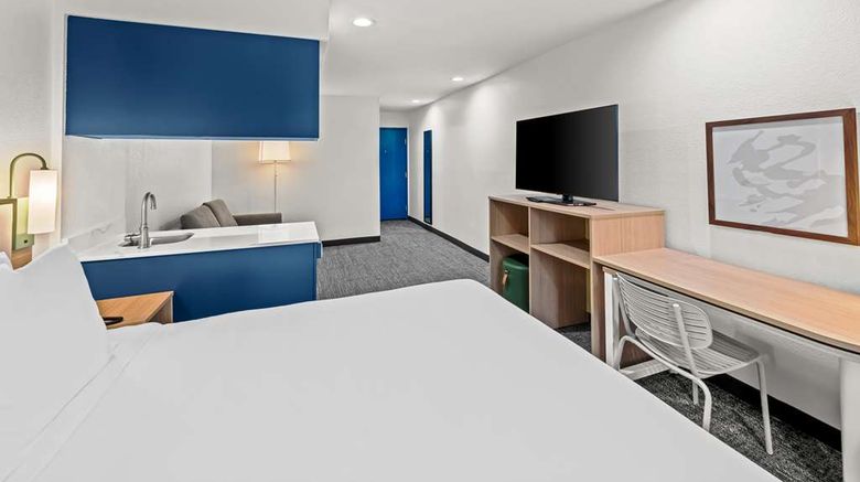 <b>Spark by Hilton Sterling Dulles Airport Room</b>. Images powered by <a href="https://iceportal.shijigroup.com/" title="IcePortal" target="_blank">IcePortal</a>.