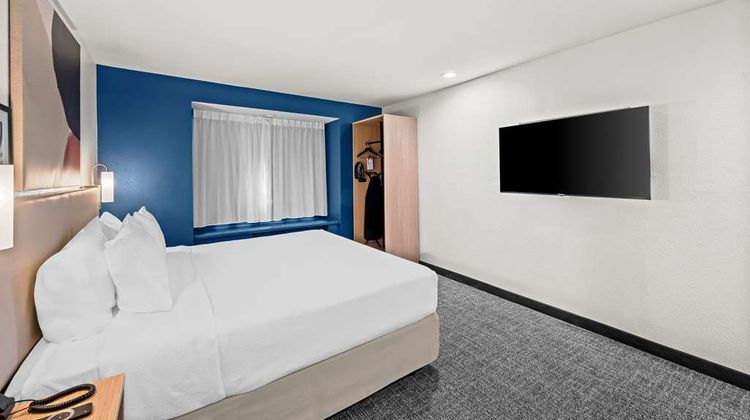 Spark by Hilton Sterling Dulles Airport Room