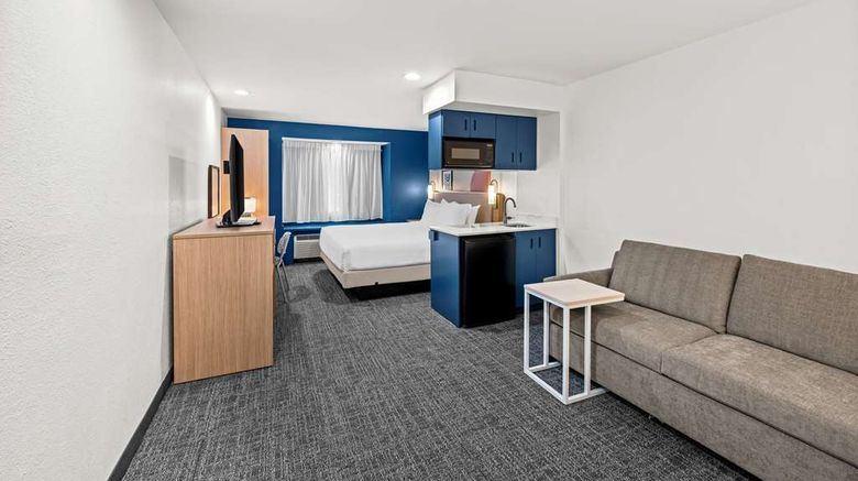 <b>Spark by Hilton Sterling Dulles Airport Room</b>. Images powered by <a href="https://iceportal.shijigroup.com/" title="IcePortal" target="_blank">IcePortal</a>.
