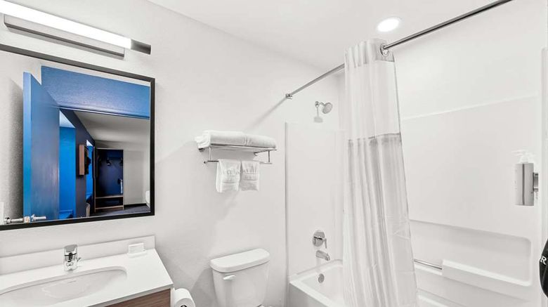 <b>Spark by Hilton Sterling Dulles Airport Room</b>. Images powered by <a href="https://iceportal.shijigroup.com/" title="IcePortal" target="_blank">IcePortal</a>.