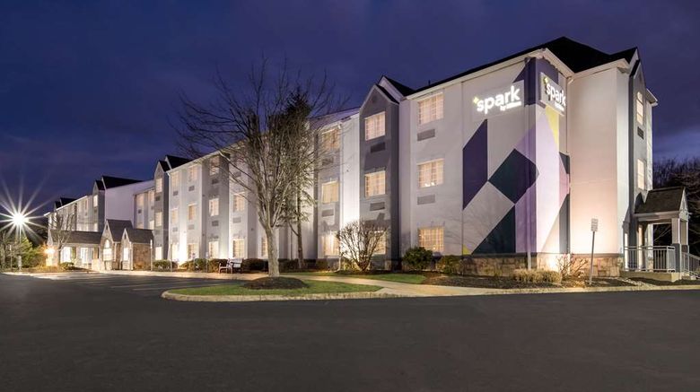 <b>Spark by Hilton Sterling Dulles Airport Exterior</b>. Images powered by <a href="https://iceportal.shijigroup.com/" title="IcePortal" target="_blank">IcePortal</a>.