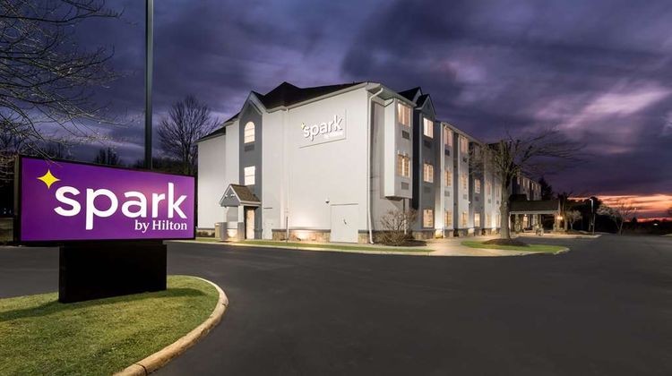 Spark by Hilton Sterling Dulles Airport Exterior