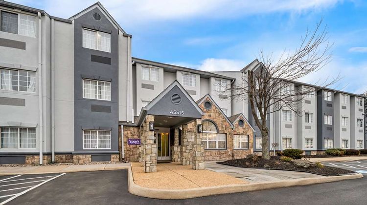 Spark by Hilton Sterling Dulles Airport Exterior