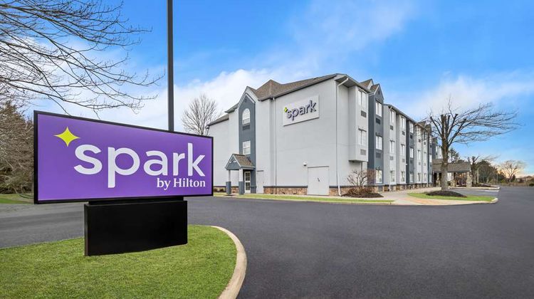 Spark by Hilton Sterling Dulles Airport Exterior