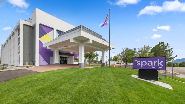 Spark by Hilton Colorado Springs Exterior