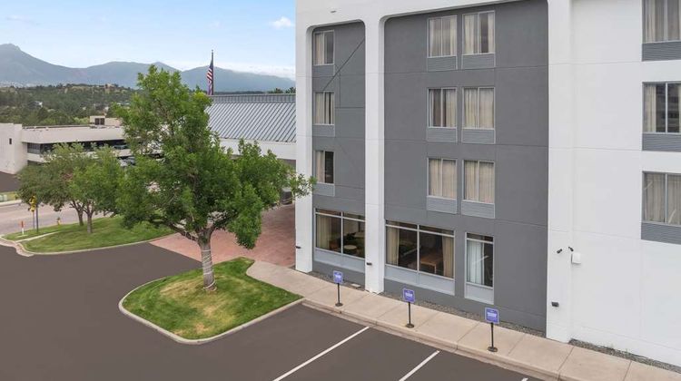 Spark by Hilton Colorado Springs Exterior
